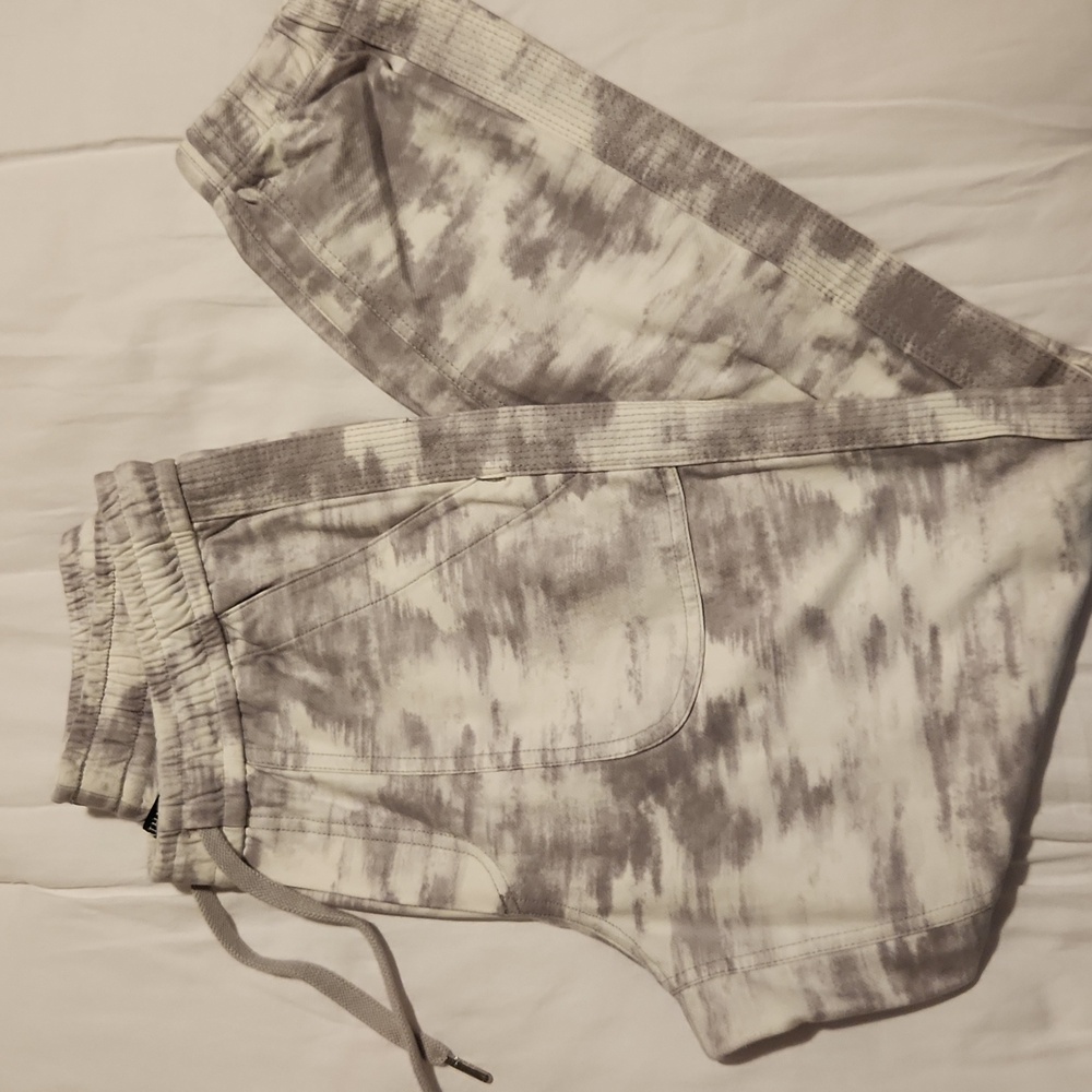 Athleta Farallon White And Gray Printed Jogger Size 4